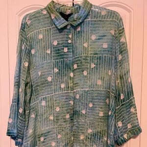 Ali Miles Teal and White Geometric blouse.